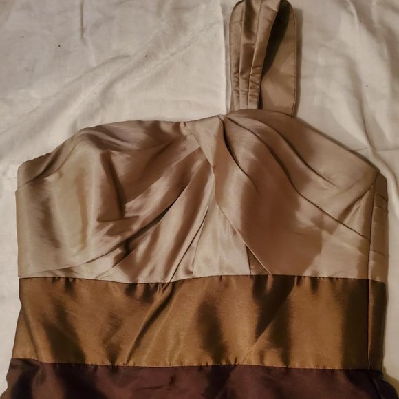 Watters and Watters Formal Dress - Picture 3 of 5